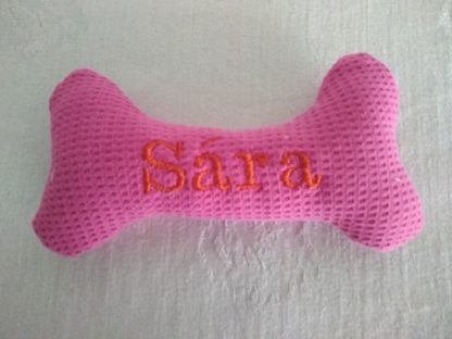 Hračka, Sára oranžový nápis